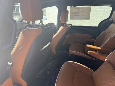 New 2026 Chrysler Pacifica Pinnacle w/ Trailer Tow Group image 17