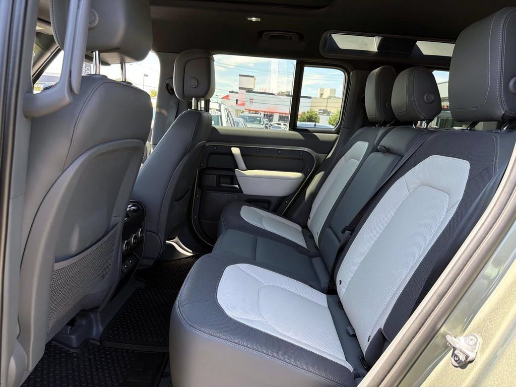 Used 2023 Land Rover Defender 110 X-Dynamic SE AWD/4WD image 13