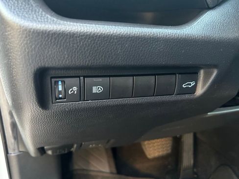 Used 2022 Toyota RAV4 XLE w/ Convenience Package FWD image 18