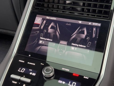 Used 2022 Porsche Panamera 4S w/ Premium Package image 40