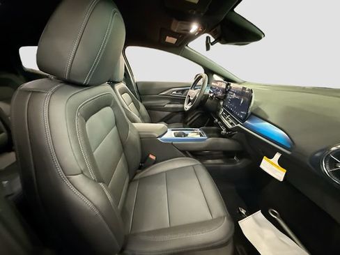 New 2026 Chevrolet Equinox EV LT image 28