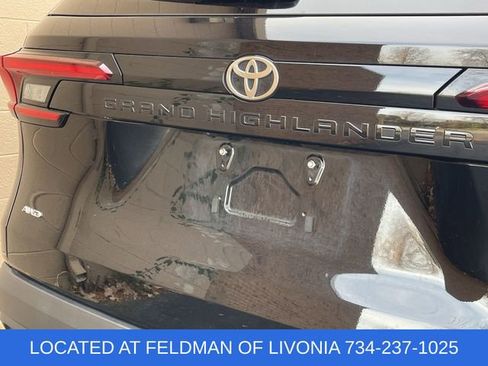 Used 2025 Toyota Grand Highlander AWD image 31