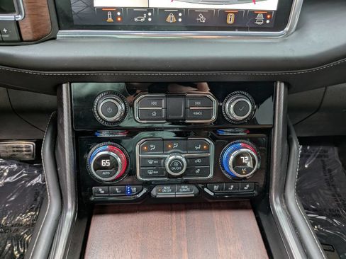 Used 2023 GMC Yukon XL Denali Ultimate AWD/4WD image 30