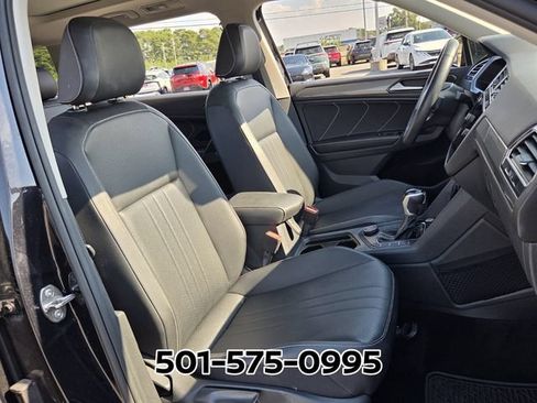 Used 2023 Volkswagen Tiguan SE AWD/4WD image 18