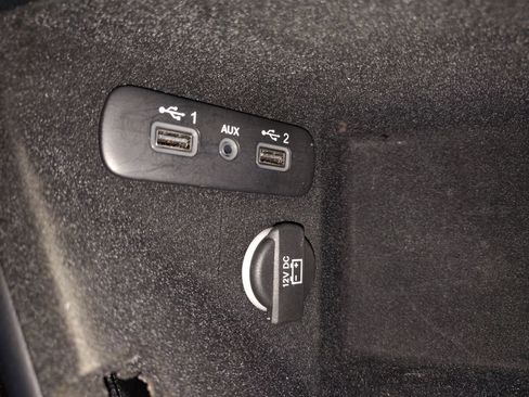 Used 2023 Dodge Challenger SXT image 5