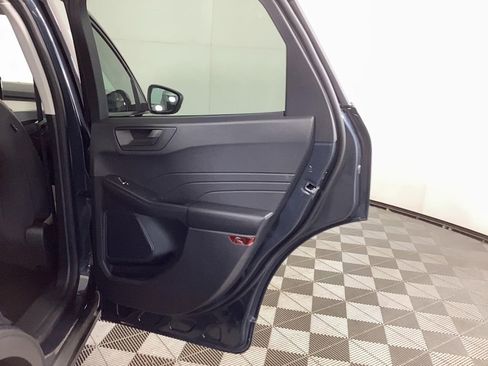 Used 2022 Ford Escape SE w/ SE Sport Appearance Package image 10