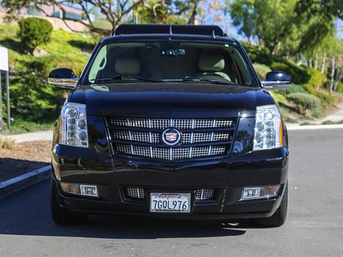 Used 2014 Cadillac Escalade ESV Premium image 2