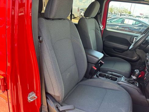 Used 2025 Jeep Wrangler Unlimited Sport AWD/4WD image 33