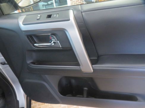 Used 2022 Toyota 4Runner SR5 AWD/4WD image 26