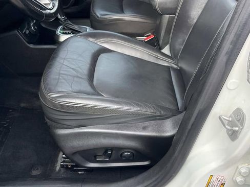 Certified 2022 Jeep Renegade Limited w/ Sun, Sound & Wheels Group image 15