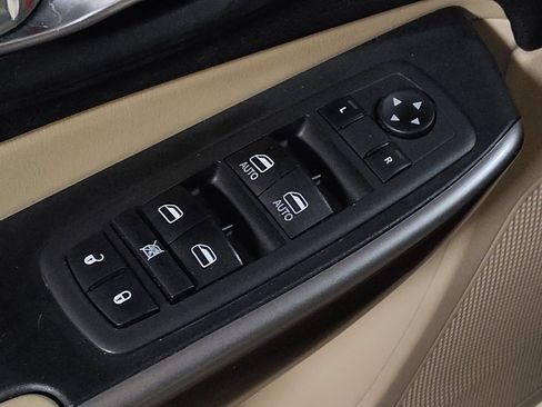 Used 2019 Jeep Cherokee Latitude w/ Popular Appearance Group image 27