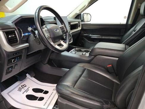 Used 2023 Ford Expedition XLT image 5