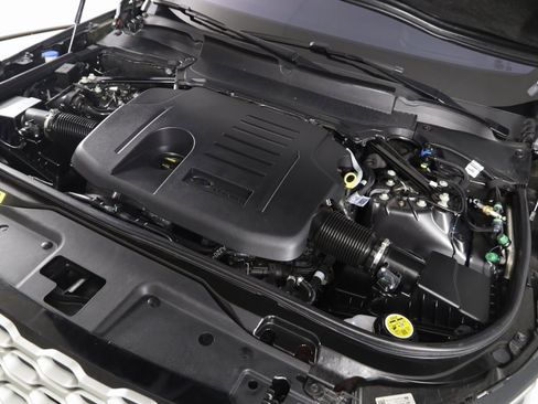 Used 2023 Land Rover Discovery Metropolitan Edition image 23