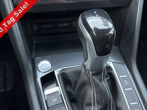 Certified 2022 Volkswagen Tiguan SE R-Line image 22