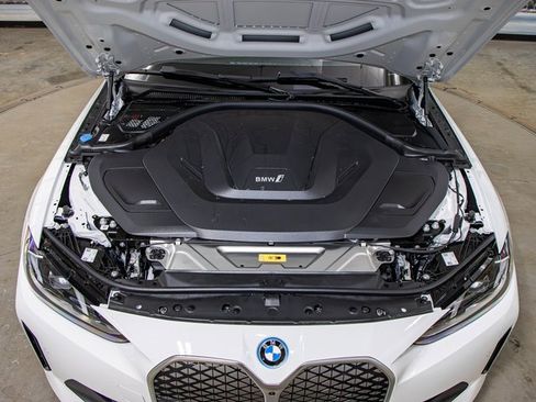 Used 2025 BMW i4 xDrive40i w/ Premium Package image 5