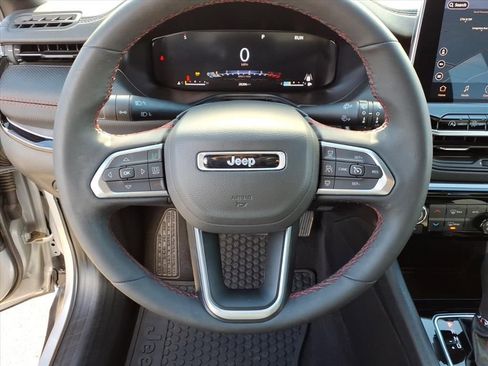 Used 2025 Jeep Compass Trailhawk w/ Trailhawk Elite Group image 20