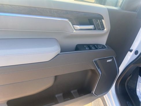 New 2025 GMC Sierra 2500 SLT w/ SLT Premium Package image 17