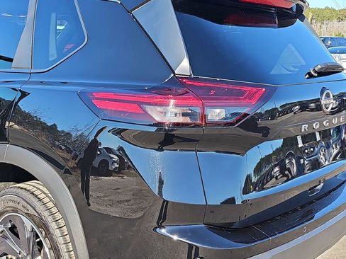Used 2025 Nissan Rogue SV image 36