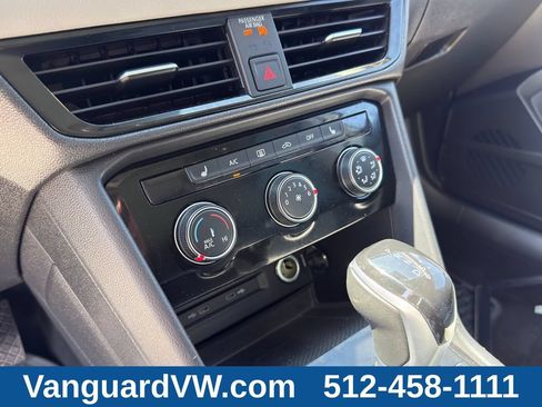 Used 2023 Volkswagen Taos SE w/ Panoramic Sunroof Package FWD image 15