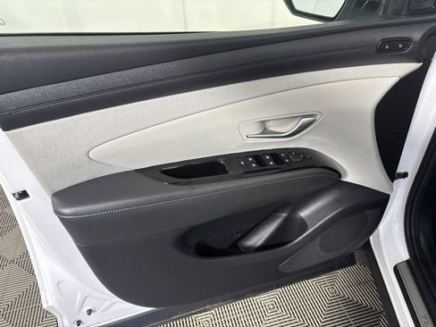 Used 2025 Hyundai Tucson Limited AWD/4WD image 13
