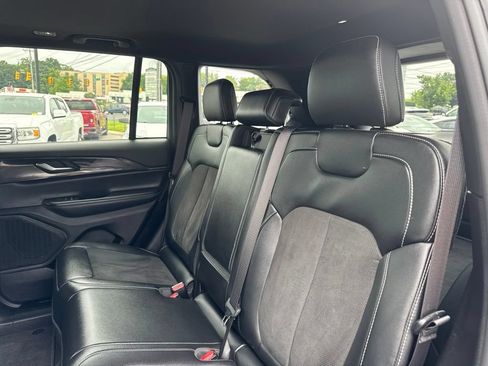 Used 2023 Jeep Grand Cherokee Altitude RWD image 23