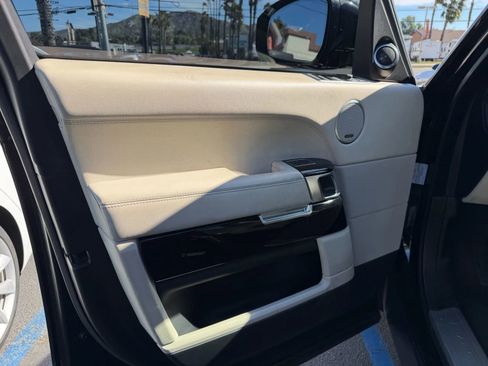 Used 2014 Land Rover Range Rover HSE AWD/4WD image 18