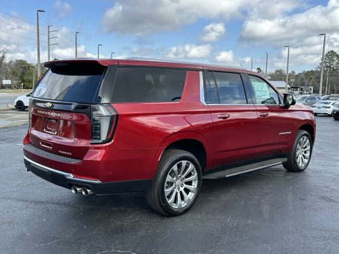 New 2025 Chevrolet Suburban Premier image 5