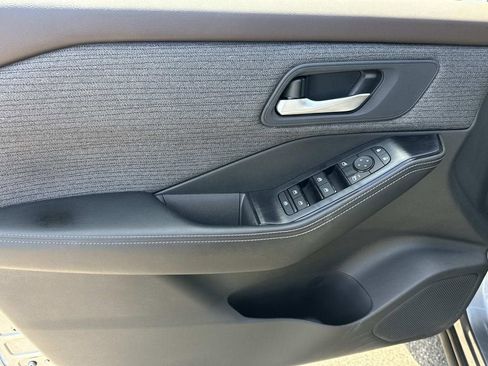 Used 2023 Nissan Rogue SV AWD/4WD image 16