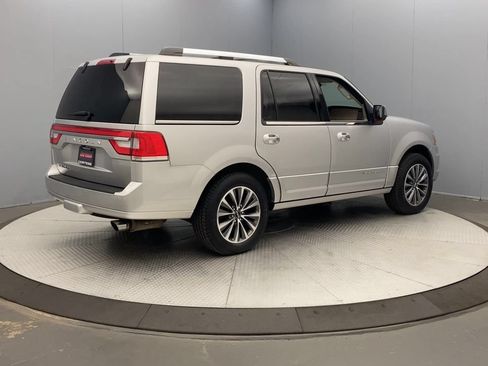 Used 2017 Lincoln Navigator Select AWD/4WD image 5