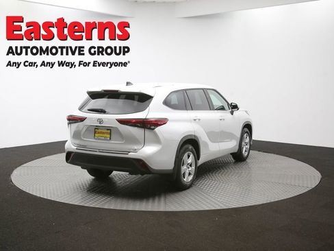 Used 2023 Toyota Highlander LE image 40