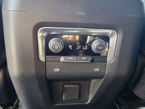 Used 2021 Chevrolet Suburban Z71 image 16