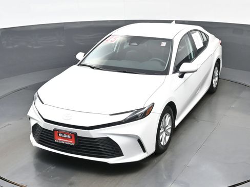 Used 2025 Toyota Camry LE FWD image 36