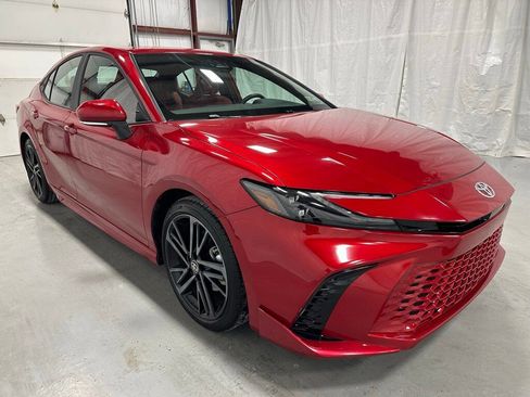 Used 2025 Toyota Camry XSE image 1