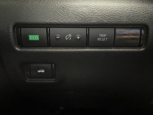 Used 2021 Nissan Sentra SV image 39