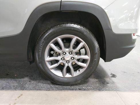 Used 2024 GMC Terrain SLT image 34