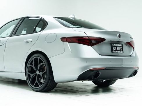 Used 2019 Alfa Romeo Giulia w/ Nero Edizione RWD image 20