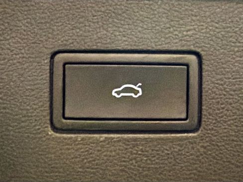 Used 2024 Volkswagen Atlas SE image 31