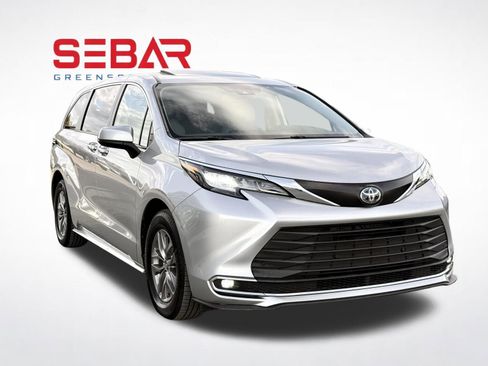 Used 2023 Toyota Sienna XLE image 6