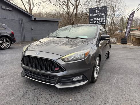 Used 2017 Ford Focus ST FWD image 22
