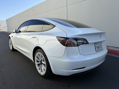 Used 2022 Tesla Model 3 Standard Range Plus RWD image 4