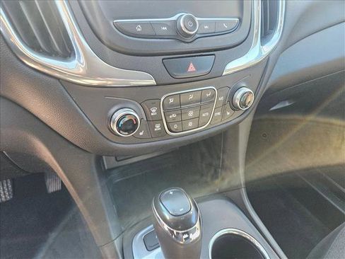 Used 2019 Chevrolet Equinox LT image 16
