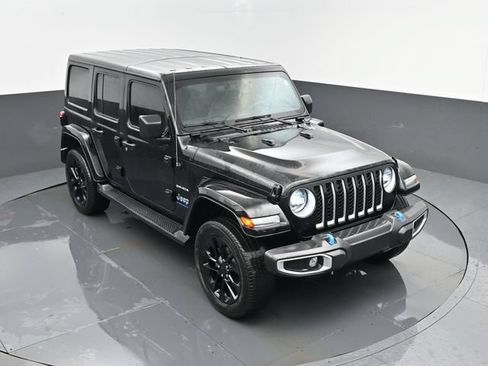 Used 2023 Jeep Wrangler Unlimited Sahara w/ Cold Weather Group AWD/4WD image 23