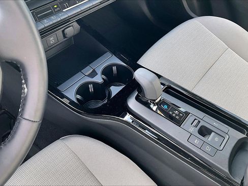 Used 2024 Toyota Prius LE AWD/4WD image 18