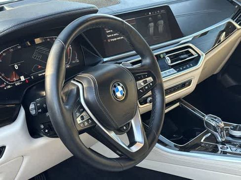 Used 2021 BMW X5 xDrive40i w/ Premium Package 3 AWD/4WD image 2