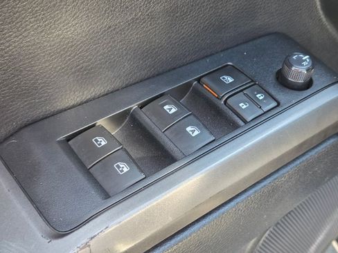 Used 2019 Toyota Tacoma TRD Off-Road w/ Technology Package AWD/4WD image 23