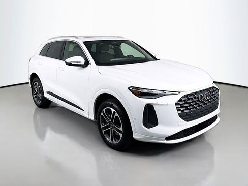 Certified 2025 Audi Q5 Premium w/ 19" Wheel Package image 7