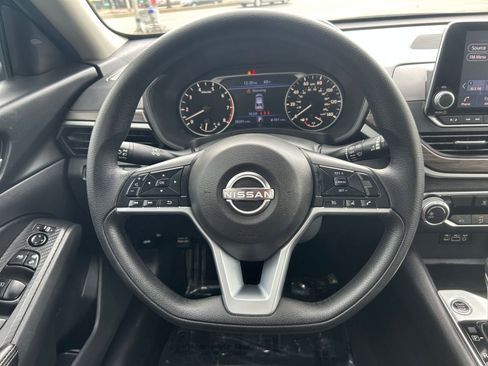 Used 2025 Nissan Altima 2.5 SV image 28