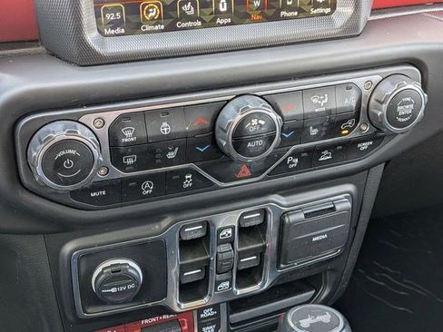 Used 2022 Jeep Wrangler Unlimited Rubicon w/ LED Lighting Group AWD/4WD image 25
