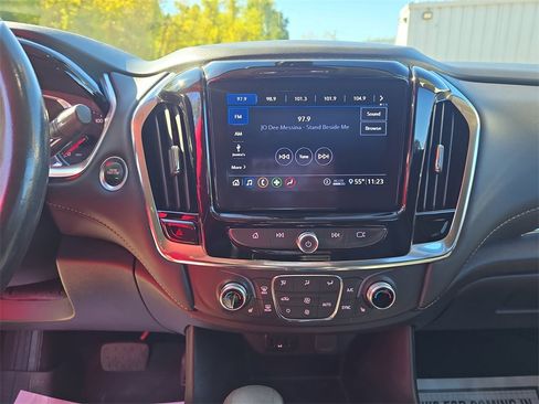 Used 2021 Chevrolet Traverse LT w/ LPO, Blackout Package image 19