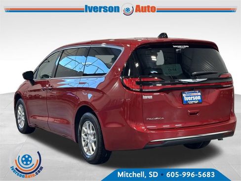 New 2026 Chrysler Pacifica Select image 5